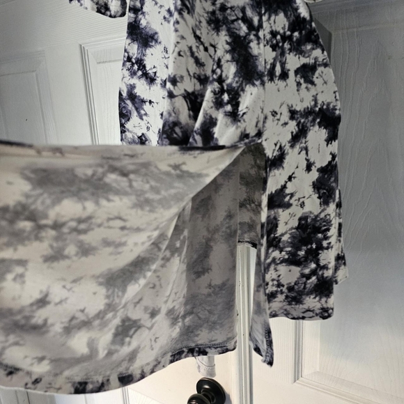 Grunge white/black/grey flowy blouse/dressSize small - Picture 4 of 5